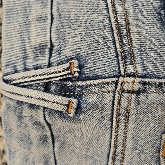 GOOD AMERICAN GOOD LEGS CROP SKINNY LEG JEANS. ACID WASH. SIZE 8/29 - Picture 8 of 12